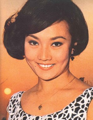 Essie Lin Chia (1947)