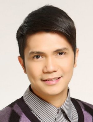 Vhong Navarro (1977)