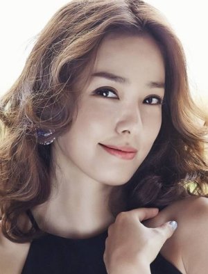 Son Tae Young (1980)