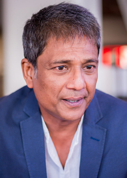 Adil Hussain (1963)