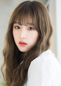 Choi Ye Na (IZ*ONE) (1999)