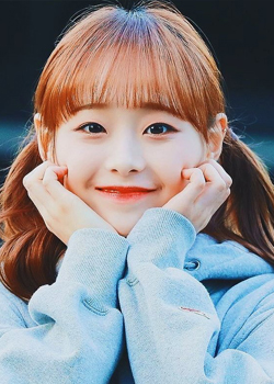 Kim Ji Woo (Chuu - Loona) (1999)