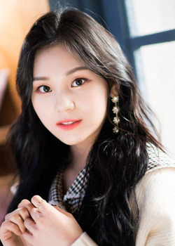 Kim Ye Won (Umji - G-Friend) (1998)