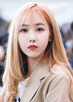 Hwang Eun Bi (SinB - G-Friend) (1998)