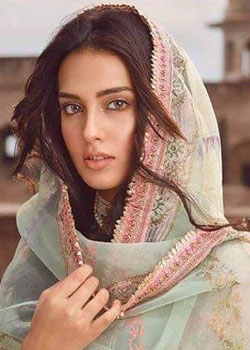 Iqra Aziz (1997)