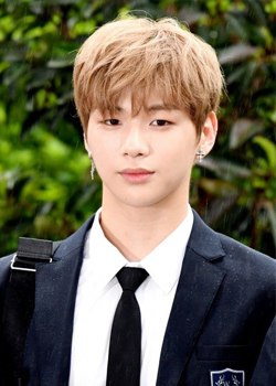 Kang Daniel (1996)