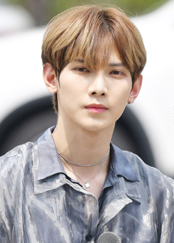 Kang Yeo Sang (ATEEZ) (1999)