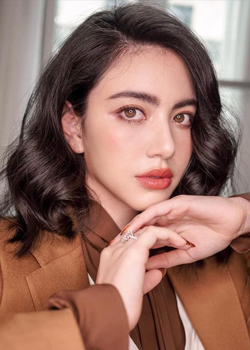 Mai Davika Hoorne (1992)