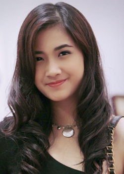 Nadya Arina (1997)