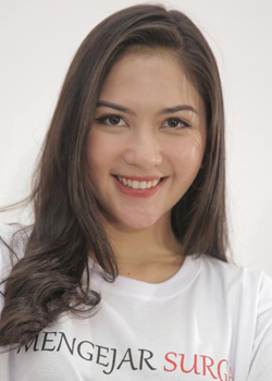 Prilly Latuconsina (1996)