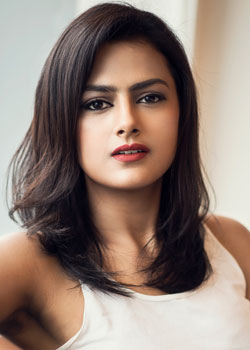 Shraddha Srinath (1990)