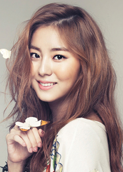 Kim Yoo Jin (Uee) (1988)