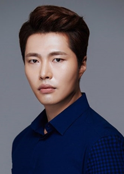 Yoon Ji Wook (1984)